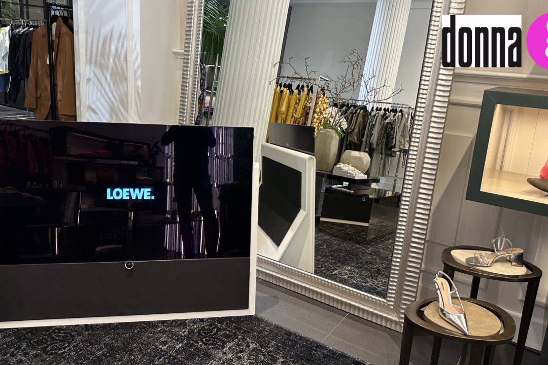 ICONIC - Das LOEWE Fashion Statement. Alex Giese und donna präsentieren den LOEWE ICONIC traumhaft in Szene gesetzt "in the wild".