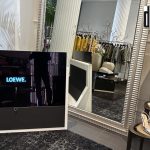 ICONIC - Das LOEWE Fashion Statement. Alex Giese und donna präsentieren den LOEWE ICONIC traumhaft in Szene gesetzt "in the wild".