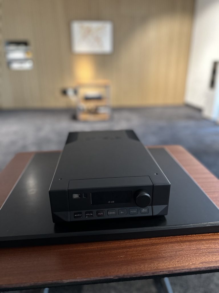 Frontansicht des Gerätes