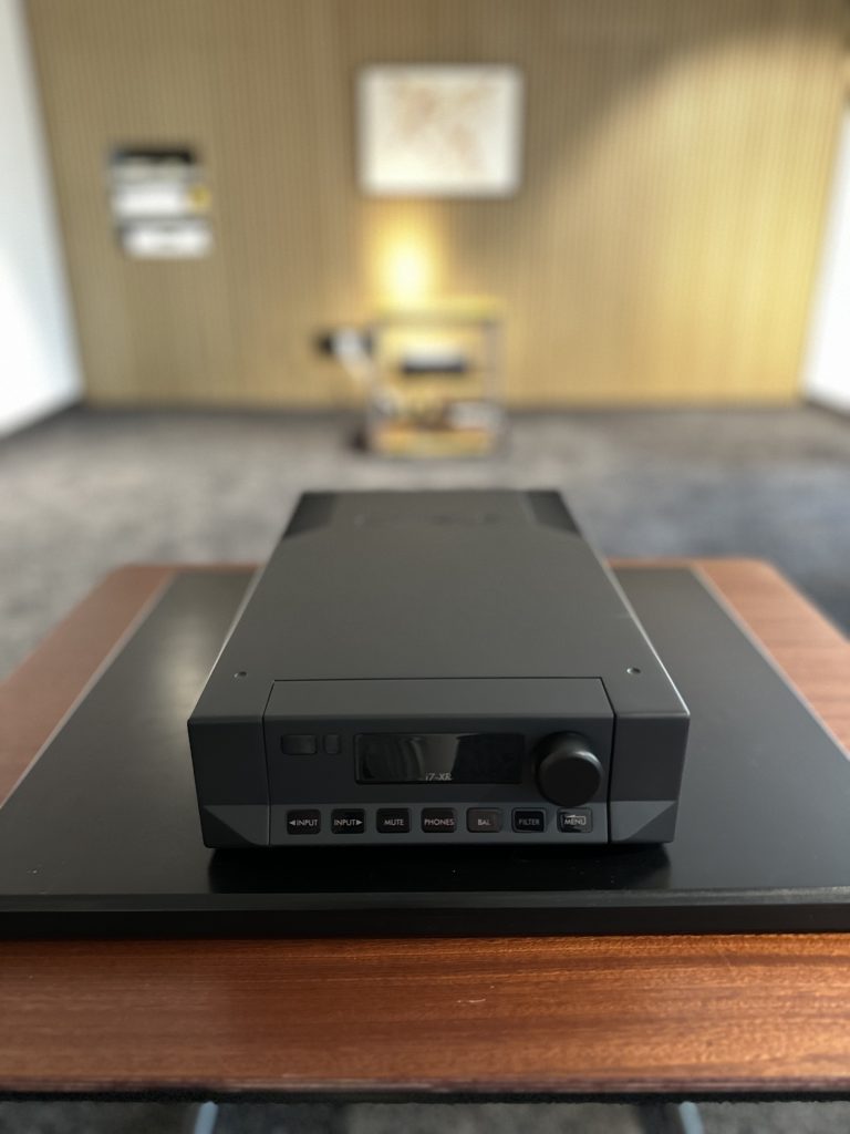 Frontansicht des Gerätes