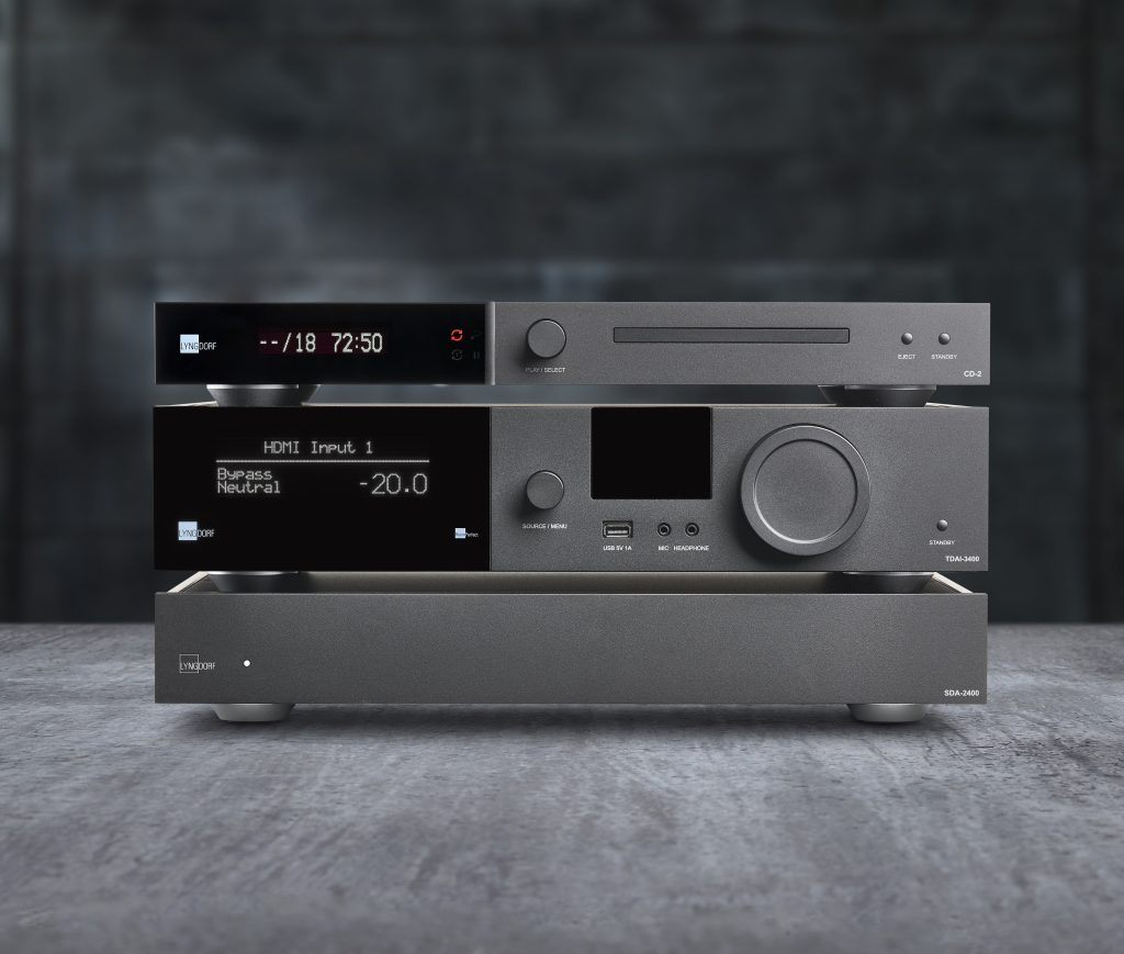 Lyngdorf SDA 2400 mit Lyngdorf 3400 und CD 2 als Turm